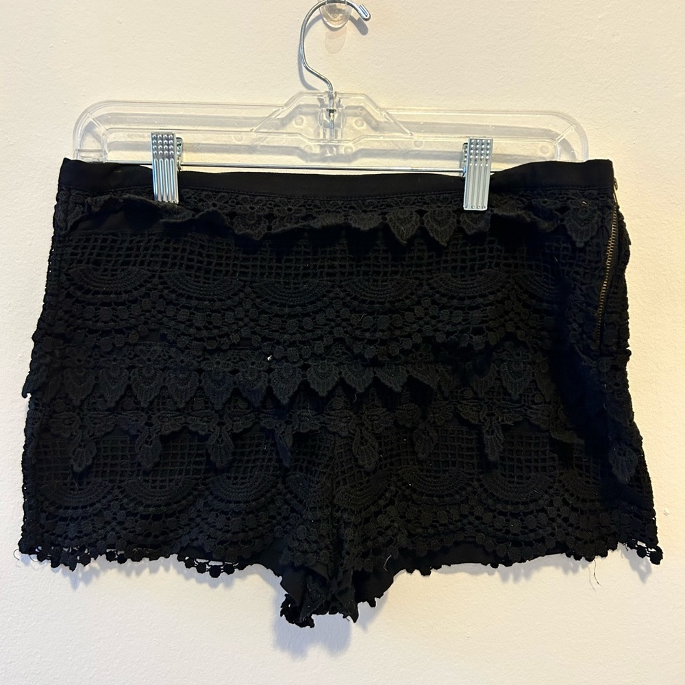 Crochet black shorts with side zipper